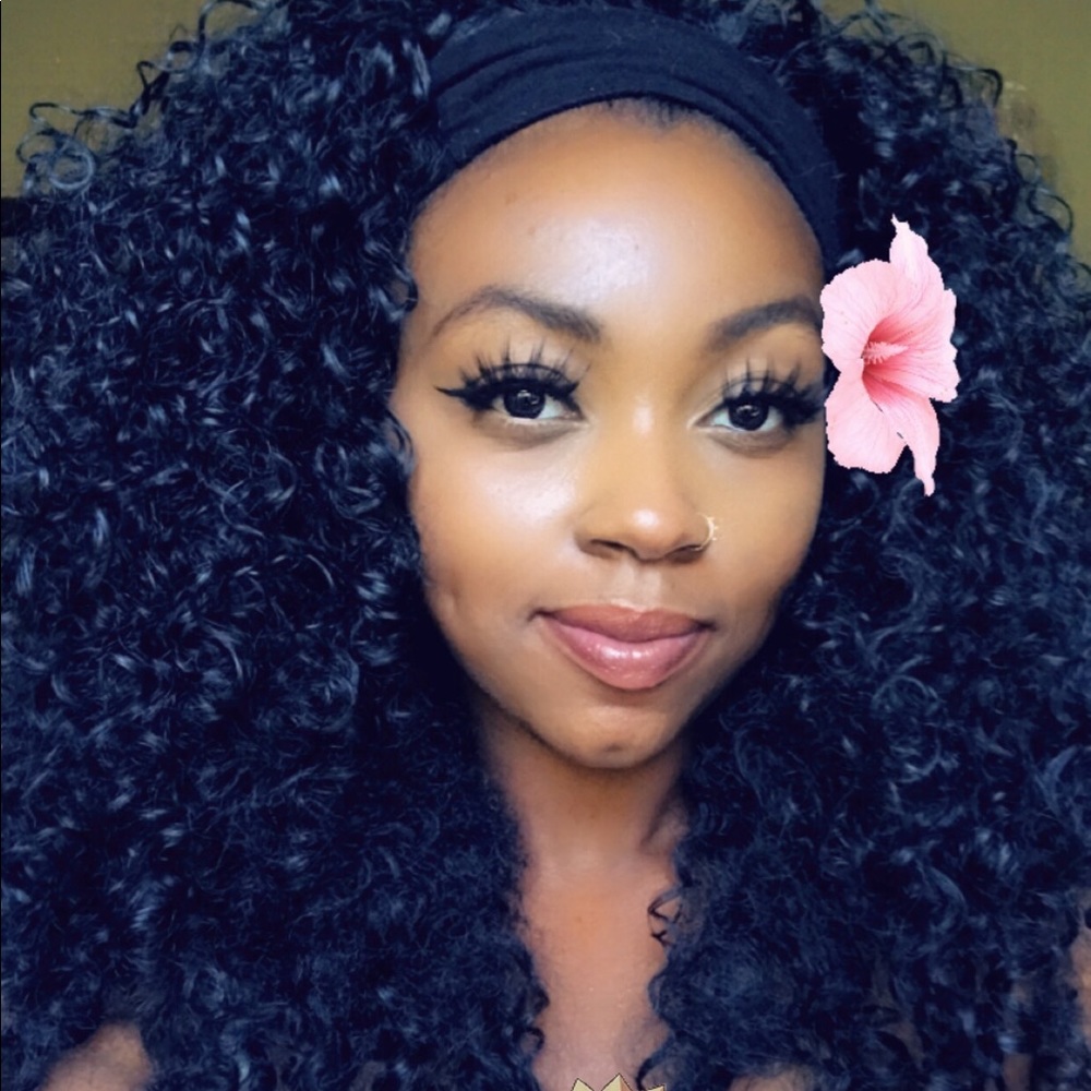 Meet your Posher, Dominique